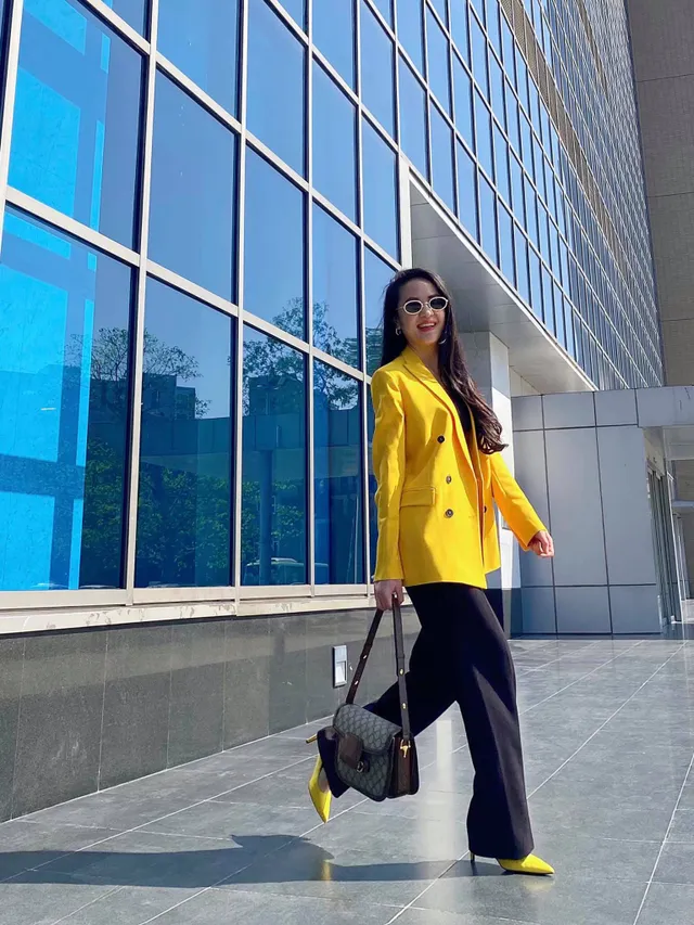 Nữ BTV Thời sự 19h biến hóa với gu thời trang sành điệu, tinh tế - Ảnh 8. Nữ BTV Thời sự 19h biến hóa với gu thời trang sành điệu, tinh tế - Ảnh 8.