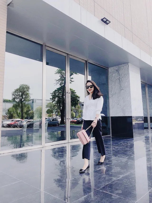 Nữ BTV Thời sự 19h biến hóa với gu thời trang sành điệu, tinh tế - Ảnh 4. Nữ BTV Thời sự 19h biến hóa với gu thời trang sành điệu, tinh tế - Ảnh 4.