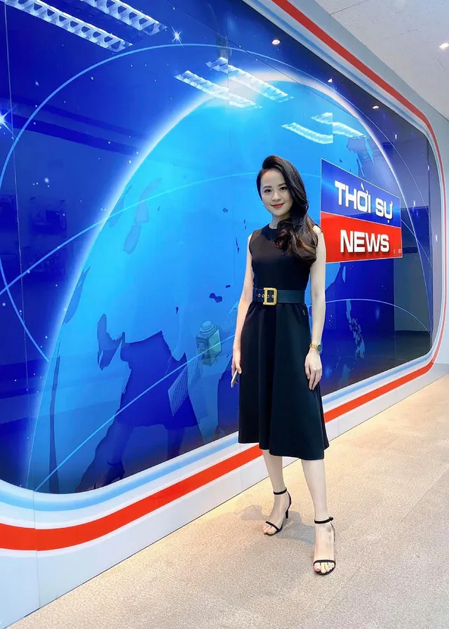 Nữ BTV Thời sự 19h biến hóa với gu thời trang sành điệu, tinh tế - Ảnh 6. Nữ BTV Thời sự 19h biến hóa với gu thời trang sành điệu, tinh tế - Ảnh 6.