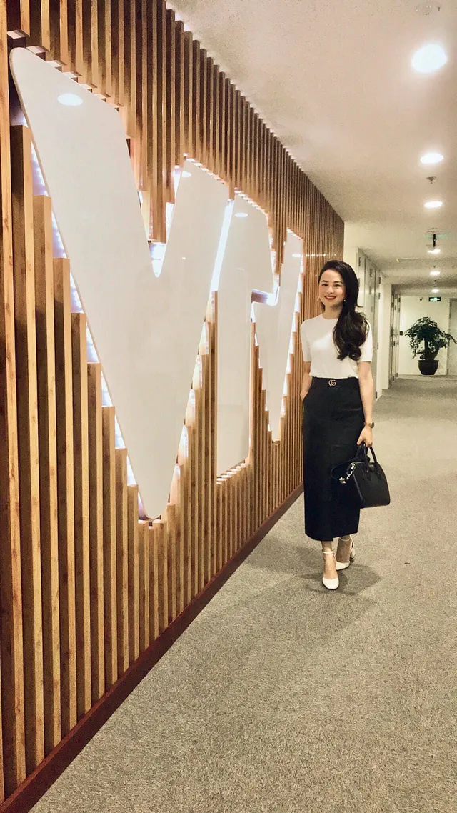 Nữ BTV Thời sự 19h biến hóa với gu thời trang sành điệu, tinh tế - Ảnh 7. Nữ BTV Thời sự 19h biến hóa với gu thời trang sành điệu, tinh tế - Ảnh 7.