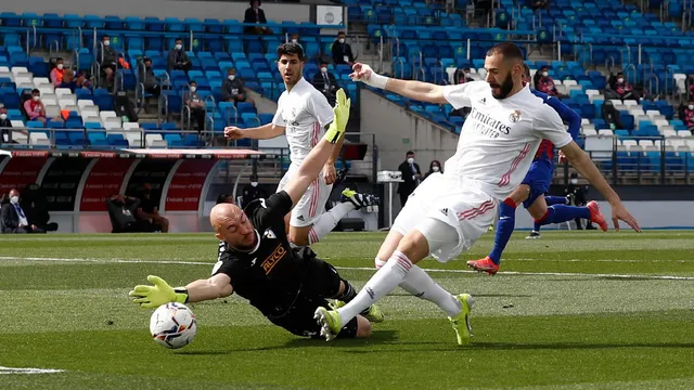 Real Madrid 2-0 Eibar: Áp sát ngôi đầu! - Ảnh 2.