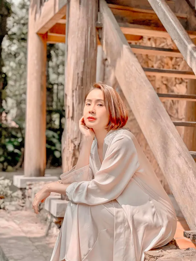 Hướng dương ngược nắng: Ngắm loạt set đồ mới đủ phong cách của Châu (Hồng Diễm) trong phần 2 - Ảnh 9. Hướng dương ngược nắng: Ngắm loạt set đồ mới đủ phong cách của Châu (Hồng Diễm) trong phần 2 - Ảnh 9.