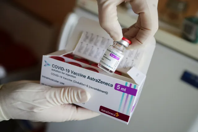 Có mối liên hệ giữa vaccine AstraZeneca và tình trạng cục máu đông sau khi tiêm - Ảnh 1.