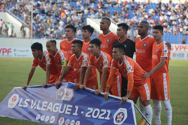 ẢNH: Hoàng Anh Gia Lai vượt qua SHB Đà Nẵng ngay tại Hoà Xuân, giành lại ngôi đầu V.League 2021 - Ảnh 3. ẢNH: Hoàng Anh Gia Lai vượt qua SHB Đà Nẵng ngay tại Hoà Xuân, giành lại ngôi đầu V.League 2021 - Ảnh 3.
