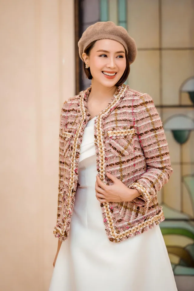 Hướng dương ngược nắng: Ngắm loạt set đồ mới đủ phong cách của Châu (Hồng Diễm) trong phần 2 - Ảnh 25. Hướng dương ngược nắng: Ngắm loạt set đồ mới đủ phong cách của Châu (Hồng Diễm) trong phần 2 - Ảnh 25.