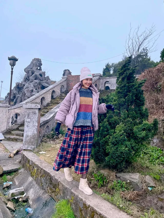 Hướng dương ngược nắng: Ngắm loạt set đồ mới đủ phong cách của Châu (Hồng Diễm) trong phần 2 - Ảnh 6. Hướng dương ngược nắng: Ngắm loạt set đồ mới đủ phong cách của Châu (Hồng Diễm) trong phần 2 - Ảnh 6.