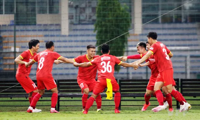 ĐT Việt Nam tập kín phòng COVID-19, tăng cường bài tập chiến thuật - Ảnh 11. ĐT Việt Nam tập kín phòng COVID-19, tăng cường bài tập chiến thuật - Ảnh 11.