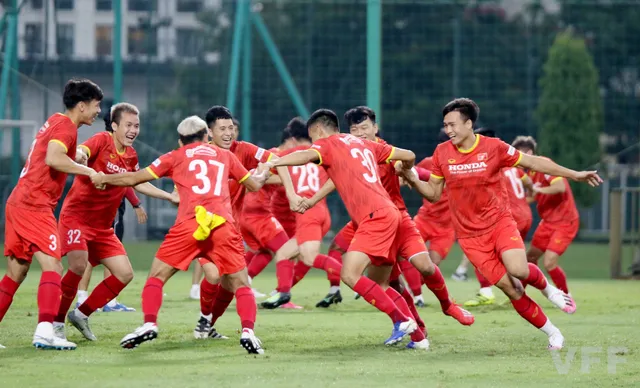 ĐT Việt Nam tập kín phòng COVID-19, tăng cường bài tập chiến thuật - Ảnh 10. ĐT Việt Nam tập kín phòng COVID-19, tăng cường bài tập chiến thuật - Ảnh 10.