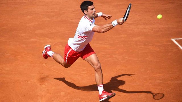 Ngược dòng ngoạn mục hạ Tsitsipas, Djokovic vào bán kết Italia mở rộng - Ảnh 2.