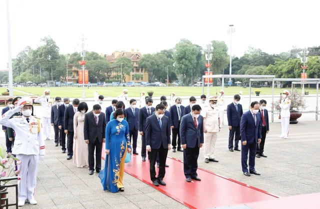 Lãnh đạo Đảng, Nhà nước vào Lăng viếng Chủ tịch Hồ Chí Minh - Ảnh 5.