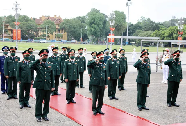 Lãnh đạo Đảng, Nhà nước vào Lăng viếng Chủ tịch Hồ Chí Minh - Ảnh 3.