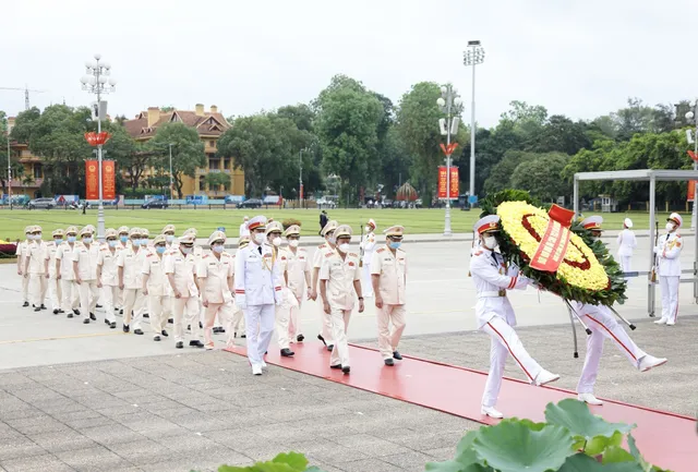 Lãnh đạo Đảng, Nhà nước vào Lăng viếng Chủ tịch Hồ Chí Minh - Ảnh 6.