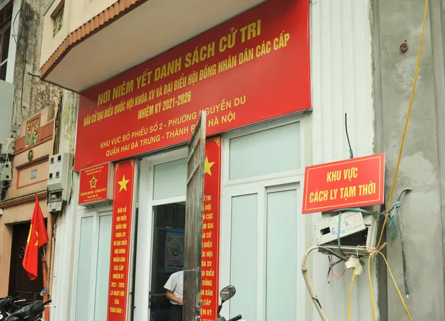 Hà Nội: Cử tri nô nức đi bỏ phiếu từ sáng sớm - Ảnh 3. Hà Nội: Cử tri nô nức đi bỏ phiếu từ sáng sớm - Ảnh 3.