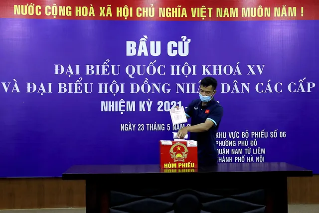ẢNH: ĐT Việt Nam và ĐT U22 Việt Nam bỏ phiếu bầu ĐBQH khóa XV và đại biểu HĐND các cấp nhiệm kỳ 2021-2026 - Ảnh 13. ẢNH: ĐT Việt Nam và ĐT U22 Việt Nam bỏ phiếu bầu ĐBQH khóa XV và đại biểu HĐND các cấp nhiệm kỳ 2021-2026 - Ảnh 13.