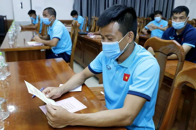 ẢNH: ĐT Việt Nam và ĐT U22 Việt Nam bỏ phiếu bầu ĐBQH khóa XV và đại biểu HĐND các cấp nhiệm kỳ 2021-2026 - Ảnh 7. ẢNH: ĐT Việt Nam và ĐT U22 Việt Nam bỏ phiếu bầu ĐBQH khóa XV và đại biểu HĐND các cấp nhiệm kỳ 2021-2026 - Ảnh 7.