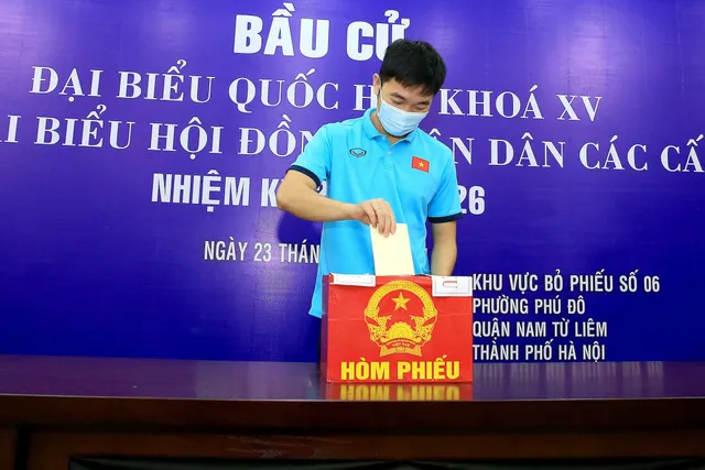 ẢNH: ĐT Việt Nam và ĐT U22 Việt Nam bỏ phiếu bầu ĐBQH khóa XV và đại biểu HĐND các cấp nhiệm kỳ 2021-2026 - Ảnh 11. ẢNH: ĐT Việt Nam và ĐT U22 Việt Nam bỏ phiếu bầu ĐBQH khóa XV và đại biểu HĐND các cấp nhiệm kỳ 2021-2026 - Ảnh 11.
