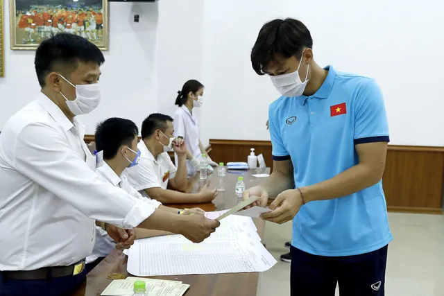 ẢNH: ĐT Việt Nam và ĐT U22 Việt Nam bỏ phiếu bầu ĐBQH khóa XV và đại biểu HĐND các cấp nhiệm kỳ 2021-2026 - Ảnh 4. ẢNH: ĐT Việt Nam và ĐT U22 Việt Nam bỏ phiếu bầu ĐBQH khóa XV và đại biểu HĐND các cấp nhiệm kỳ 2021-2026 - Ảnh 4.