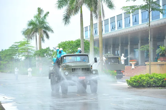 Phó Thủ tướng Vũ Đức Đam lý giải vì sao chưa giãn cách xã hội - Ảnh 5. Phó Thủ tướng Vũ Đức Đam lý giải vì sao chưa giãn cách xã hội - Ảnh 5.