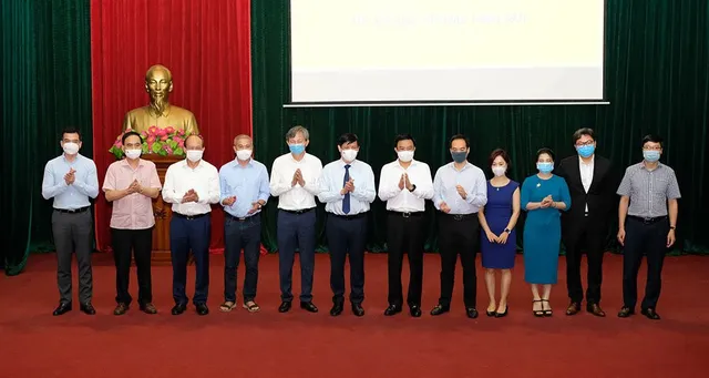 Dược Hậu Giang hưởng ứng lời kêu gọi xã hội hóa nguồn kinh phí mua vaccine đẩy lùi COVID-19 - Ảnh 2.