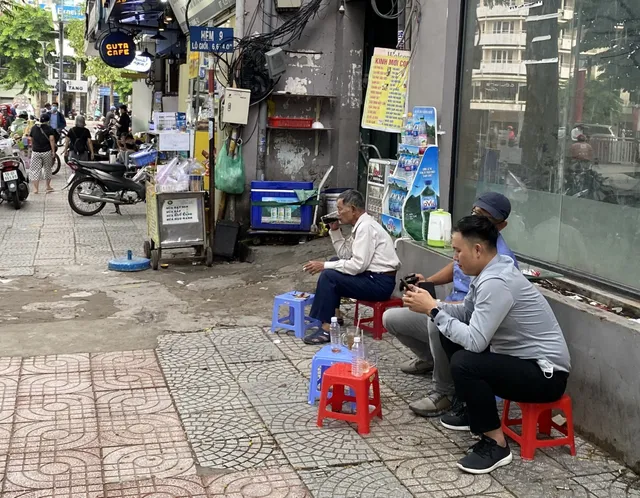 TP Hồ Chí Minh: Hàng quán đóng cửa im lìm để chống dịch - Ảnh 7.