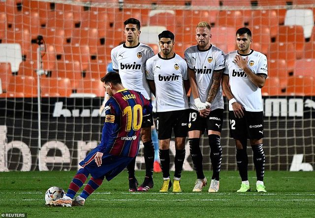 Barcelona thắng ngược kịnh tính trước Valencia - Ảnh 1.