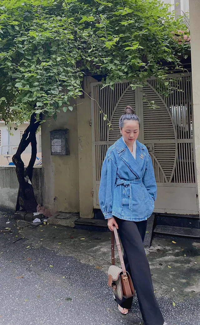 Dàn BTV, MC tuần qua: Minh Hằng mừng tuổi mới, Ngọc Bích giản dị đời thường - Ảnh 3. Dàn BTV, MC tuần qua: Minh Hằng mừng tuổi mới, Ngọc Bích giản dị đời thường - Ảnh 3.