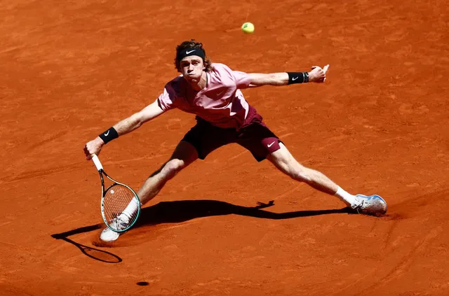 Dominic Thiem khởi đầu thuận lợi tại giải quần vợt Madrid Masters 2021 - Ảnh 3. Dominic Thiem khởi đầu thuận lợi tại giải quần vợt Madrid Masters 2021 - Ảnh 3.