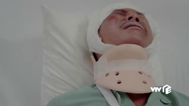 Hướng dương ngược nắng: Cả đời che giấu vợ chuyện ngoại tình, ai ngờ ông Vụ (NSND Công Lý) mới là người bị cắm sừng - Ảnh 5.