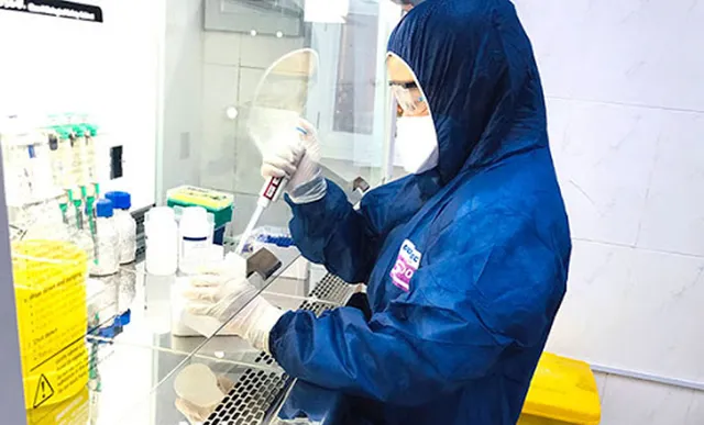 Tại sao 3 trường hợp hết cách ly mới phát hiện dương tính? - Ảnh 1. Tại sao 3 trường hợp hết cách ly mới phát hiện dương tính? - Ảnh 1.