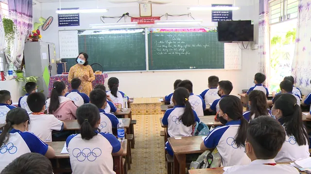 Thầy trò TP Hồ Chí Minh tăng tốc để kết thúc năm học sớm, học sinh lớp 5 hoàn thành bài thi cuối kỳ - Ảnh 12.