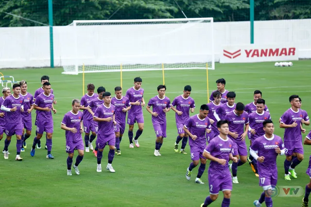 ĐT Việt Nam tập buổi đầu tiên chuẩn bị vòng loại World Cup 2022: Diện mạo mới từ những bộ trang phục - Ảnh 4. ĐT Việt Nam tập buổi đầu tiên chuẩn bị vòng loại World Cup 2022: Diện mạo mới từ những bộ trang phục - Ảnh 4.