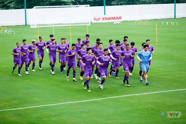 ĐT Việt Nam tập buổi đầu tiên chuẩn bị vòng loại World Cup 2022: Diện mạo mới từ những bộ trang phục - Ảnh 7. ĐT Việt Nam tập buổi đầu tiên chuẩn bị vòng loại World Cup 2022: Diện mạo mới từ những bộ trang phục - Ảnh 7.
