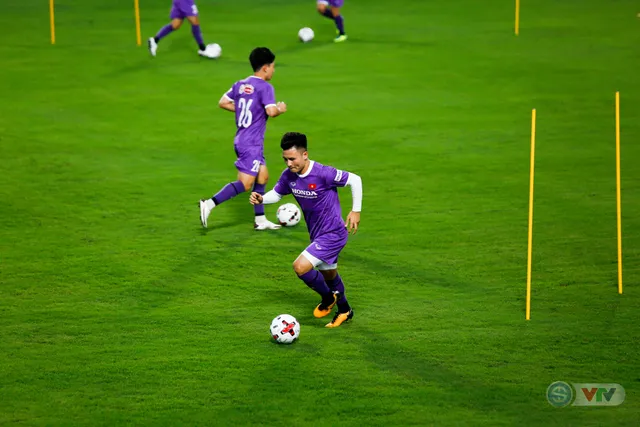 ĐT Việt Nam tập buổi đầu tiên chuẩn bị vòng loại World Cup 2022: Diện mạo mới từ những bộ trang phục - Ảnh 17. ĐT Việt Nam tập buổi đầu tiên chuẩn bị vòng loại World Cup 2022: Diện mạo mới từ những bộ trang phục - Ảnh 17.