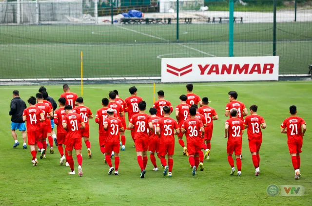 ẢNH: ĐT Việt Nam rèn quân giữa trời nóng Hà Nội - Ảnh 9. ẢNH: ĐT Việt Nam rèn quân giữa trời nóng Hà Nội - Ảnh 9.