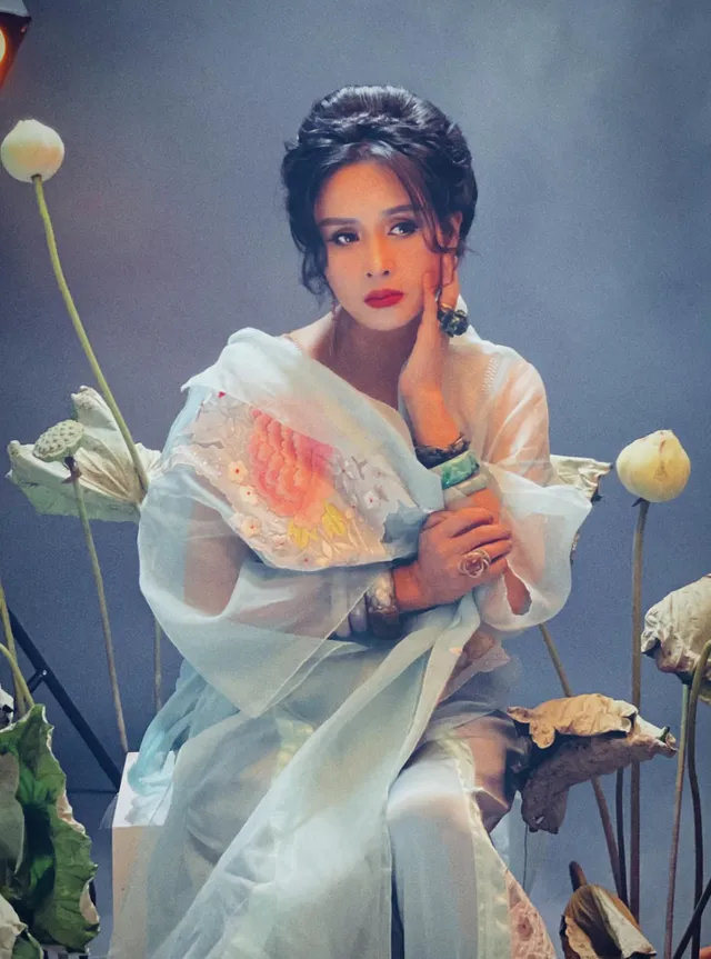 Diva Thanh Lam khoe hình xăm quyến rũ - Ảnh 1.