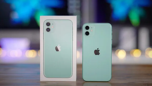 iPhone 11 chính hãng giảm giá mạnh, rẻ hơn máy xách tay - Ảnh 1.