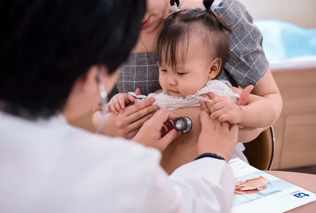 Cảnh báo nguy cơ dịch chồng dịch, cần tiêm những loại vaccine nào để bảo vệ sức khỏe? - Ảnh 1. Cảnh báo nguy cơ dịch chồng dịch, cần tiêm những loại vaccine nào để bảo vệ sức khỏe? - Ảnh 1.