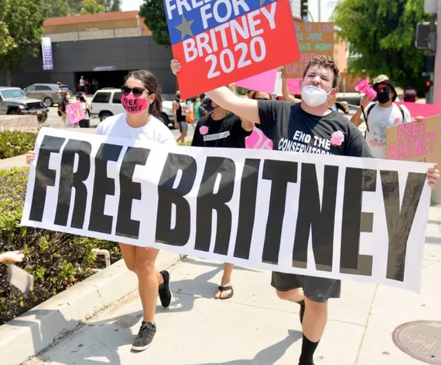 13 năm nô lệ của Britney Spears hé lộ những góc khuất đen tối của cuộc đời bị giám hộ - Ảnh 6. 13 năm nô lệ của Britney Spears hé lộ những góc khuất đen tối của cuộc đời bị giám hộ - Ảnh 6.