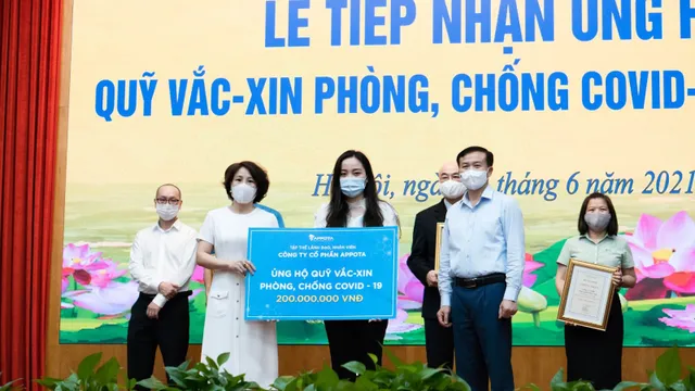 Bộ Tài chính tiếp nhận thêm nhiều khoản ủng hộ Quỹ vaccine phòng, chống COVID-19 - Ảnh 1.