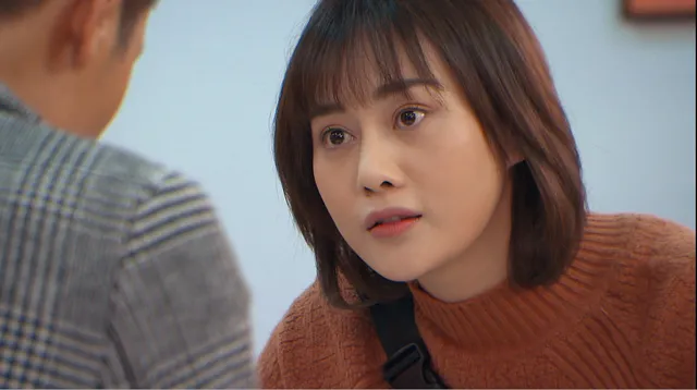 Loạt áo len nhìn là hãi của Phương Oanh khi Hương vị tình thân phát đúng thời tiết gần 40 độ - Ảnh 6. Loạt áo len nhìn là hãi của Phương Oanh khi Hương vị tình thân phát đúng thời tiết gần 40 độ - Ảnh 6.