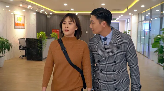 Loạt áo len nhìn là hãi của Phương Oanh khi Hương vị tình thân phát đúng thời tiết gần 40 độ - Ảnh 7. Loạt áo len nhìn là hãi của Phương Oanh khi Hương vị tình thân phát đúng thời tiết gần 40 độ - Ảnh 7.