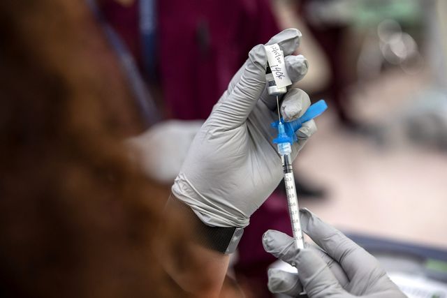 Mỹ công bố chiến lược chia sẻ ít nhất 80 triệu liều vaccine cho thế giới, trong đó có Việt Nam - Ảnh 1.