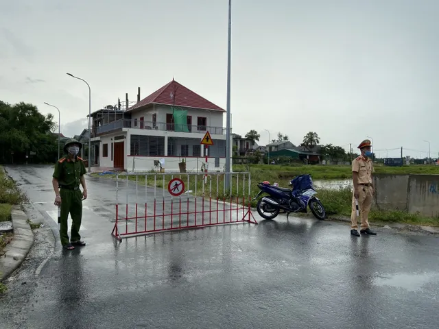 Phong tỏa 15 điểm trên 4 trục đường chính tại thành phố Hà Tĩnh - Ảnh 1.