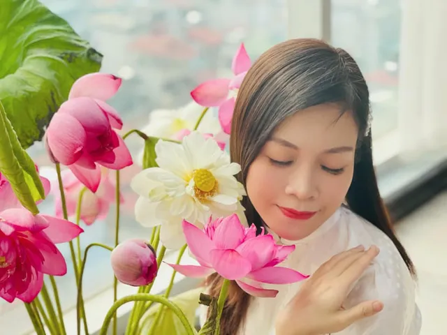 BTV Thời sự Hoàng Trang qua ống kính của con trai - Ảnh 2. BTV Thời sự Hoàng Trang qua ống kính của con trai - Ảnh 2.