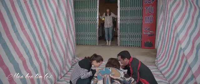 Mùa hoa tìm lại - Tập 6: Vì Việt nên Lệ quên hận thù nhưng đời lại không dễ như thế - Ảnh 3. Mùa hoa tìm lại - Tập 6: Vì Việt nên Lệ quên hận thù nhưng đời lại không dễ như thế - Ảnh 3.