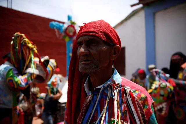 “Vũ công Quỷ” mong cầu đại dịch kết thúc tại lễ hội ở Venezuela - Ảnh 5. “Vũ công Quỷ” mong cầu đại dịch kết thúc tại lễ hội ở Venezuela - Ảnh 5.