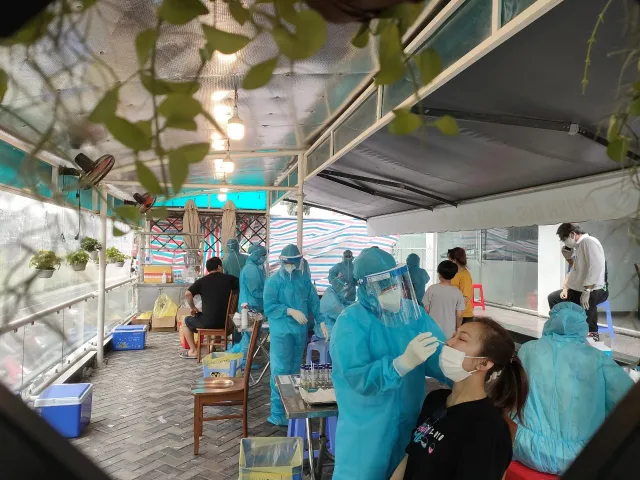 TP. Hồ Chí Minh: Một ca COVID-19 lây nhiễm qua nhiều vòng, phong tỏa block chung cư ở Nhà Bè - Ảnh 1. TP. Hồ Chí Minh: Một ca COVID-19 lây nhiễm qua nhiều vòng, phong tỏa block chung cư ở Nhà Bè - Ảnh 1.