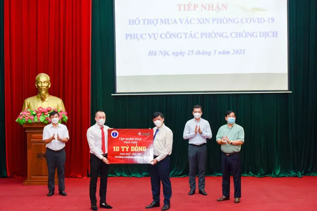 DOJI và TPBank trao tặng 20 tỷ đồng vào Quỹ Vaccine phòng COVID-19 - Ảnh 1.