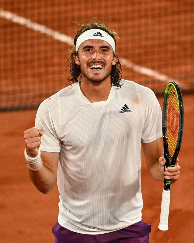 Stefanos Tsitsipas vượt qua Daniil Medvedev để vào bán kết Pháp mở rộng 2021 - Ảnh 3.