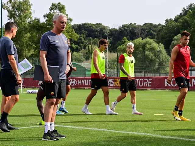 Jose Mourinho công bố 8 cái tên sẽ phải rời AS Roma - Ảnh 2.